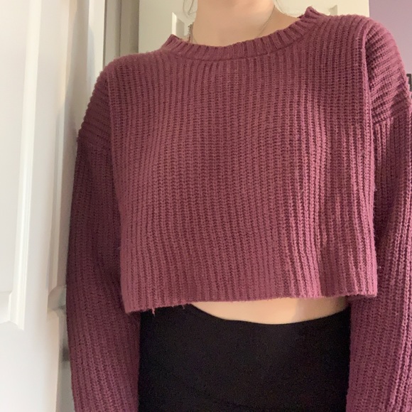 Forever 21 cropped sweater. - Picture 2 of 4